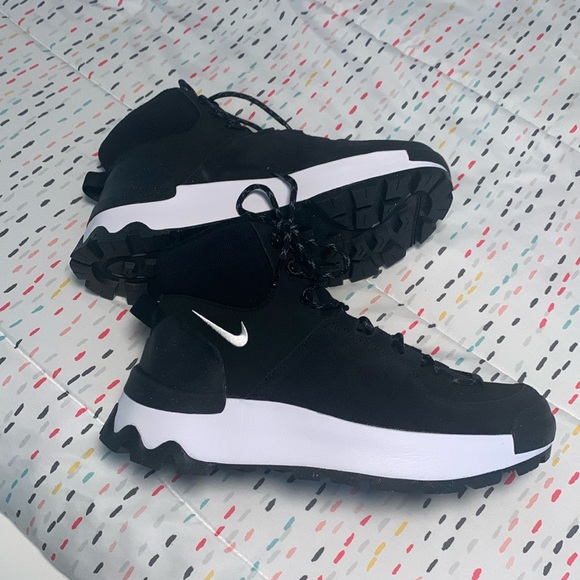 Nike Shoes - NIKE CITY CLASSIC BOOT